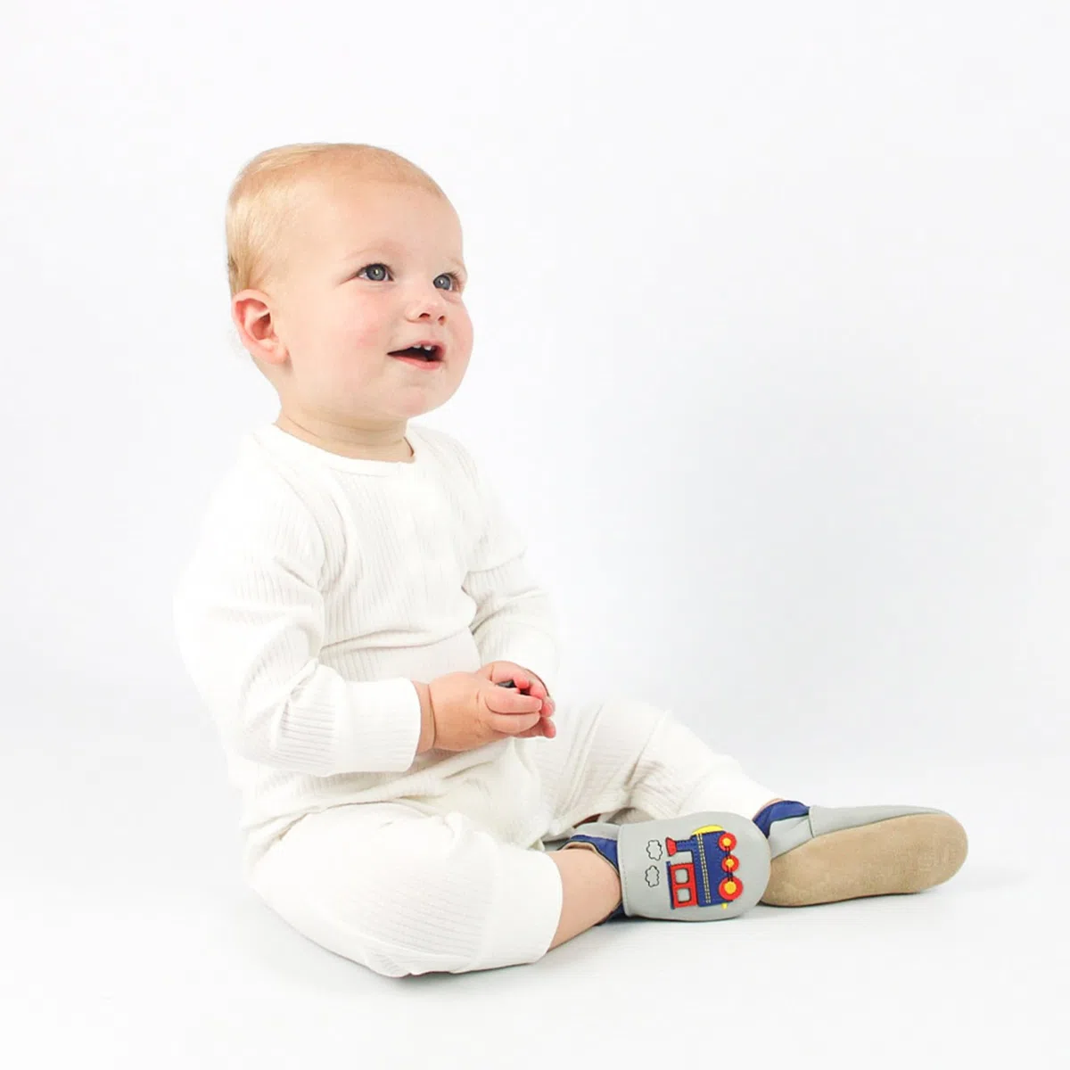 Dotty Fish Calzado Minimalista para bebés y niños. Zapatos Unisex de Piel Suave con Suela Antideslizante. Ligeros, Flexibles, Respirable y aprobados por podólogos - Tren 2-3 años