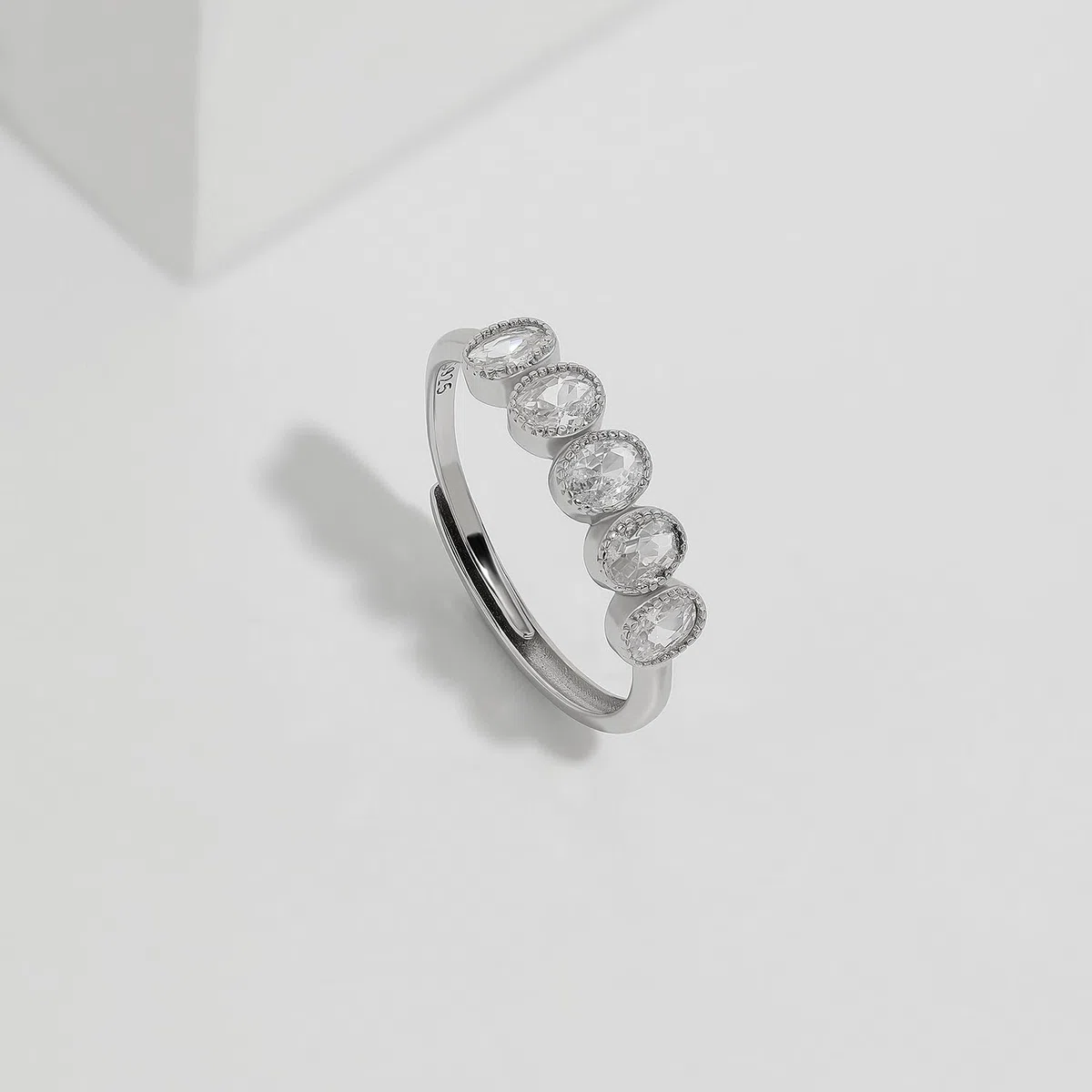 Anillo de Diamante Ovalado Meissa para Mujeres y Niñas, Anillo de Compromiso de Plata de Ley 925, Anillo de Promesa, Banda de Eternidad Apilable de Circonita Cúbica, Tamaño Ajustable 4.5-18.5