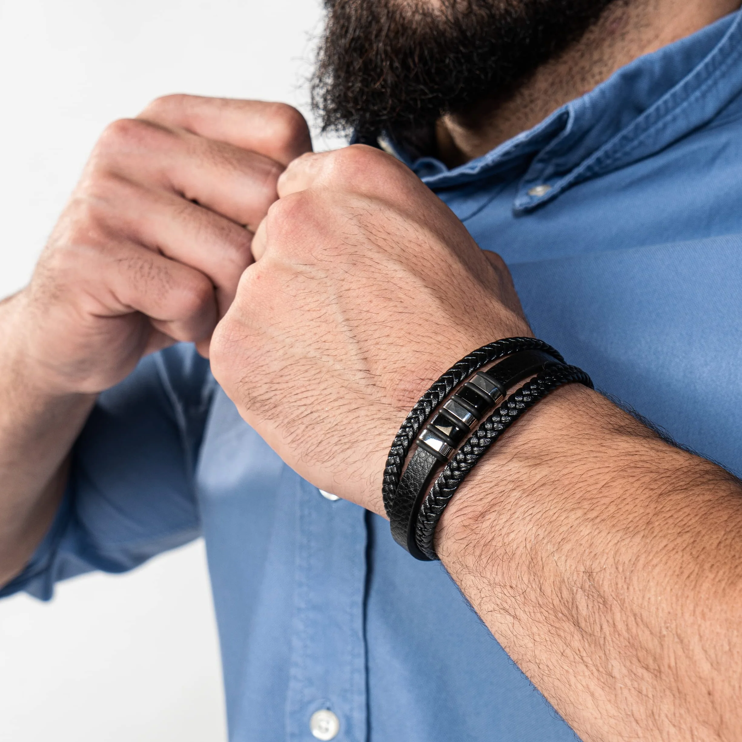 SERASAR | Pulsera de Cuero Premium [Glory] para Hombre en Negro | Cerradura Magnética de Acero Inoxidable en Plata y Oro | Joyero Exclusivo | Gran Idea de Regalo