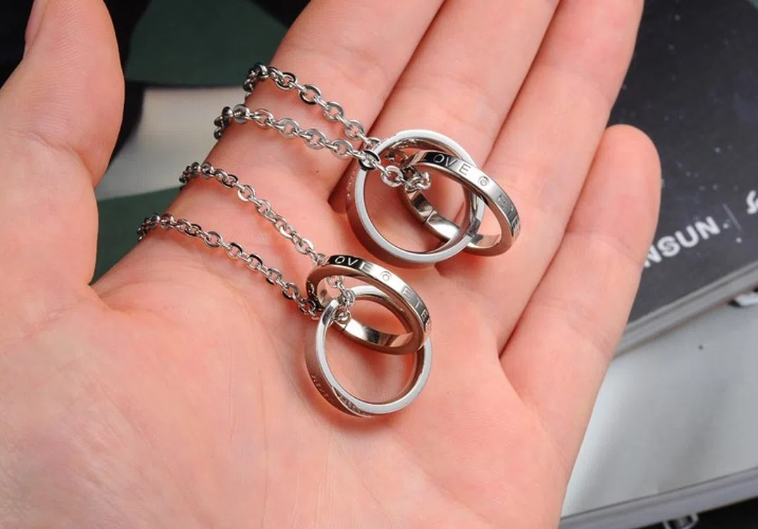 Flongo Pulseras para Parejas, Collares Colgantes para Parejas, Pulseras de Amor, Collares de Parejas de Acero Inoxidable Color Negro Plateado, Regalo para San Valentín