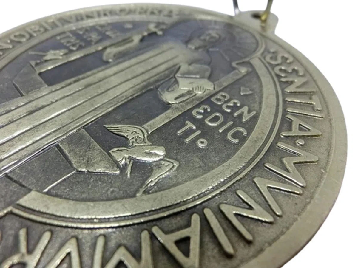 GTBITALY Medalla de cruz de San Benito de latón envejecido, tamaño 10 cm, para exorcistas, exorcistas, exorcismos, sacerdotes, iglesias, 60.400.40