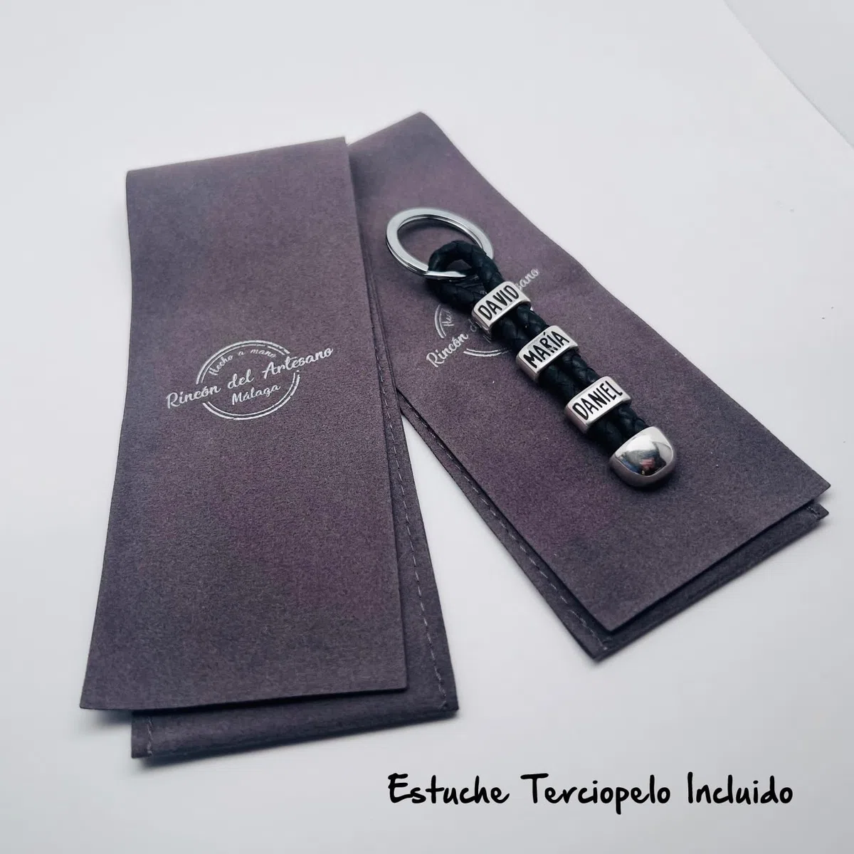 Llavero Personalizado con Nombres. Fabricado en Zamak Baño Plata y Cuero Español. Regalo día del padre. Llavero Hombre. Llavero Mujer. Modelo Terminal