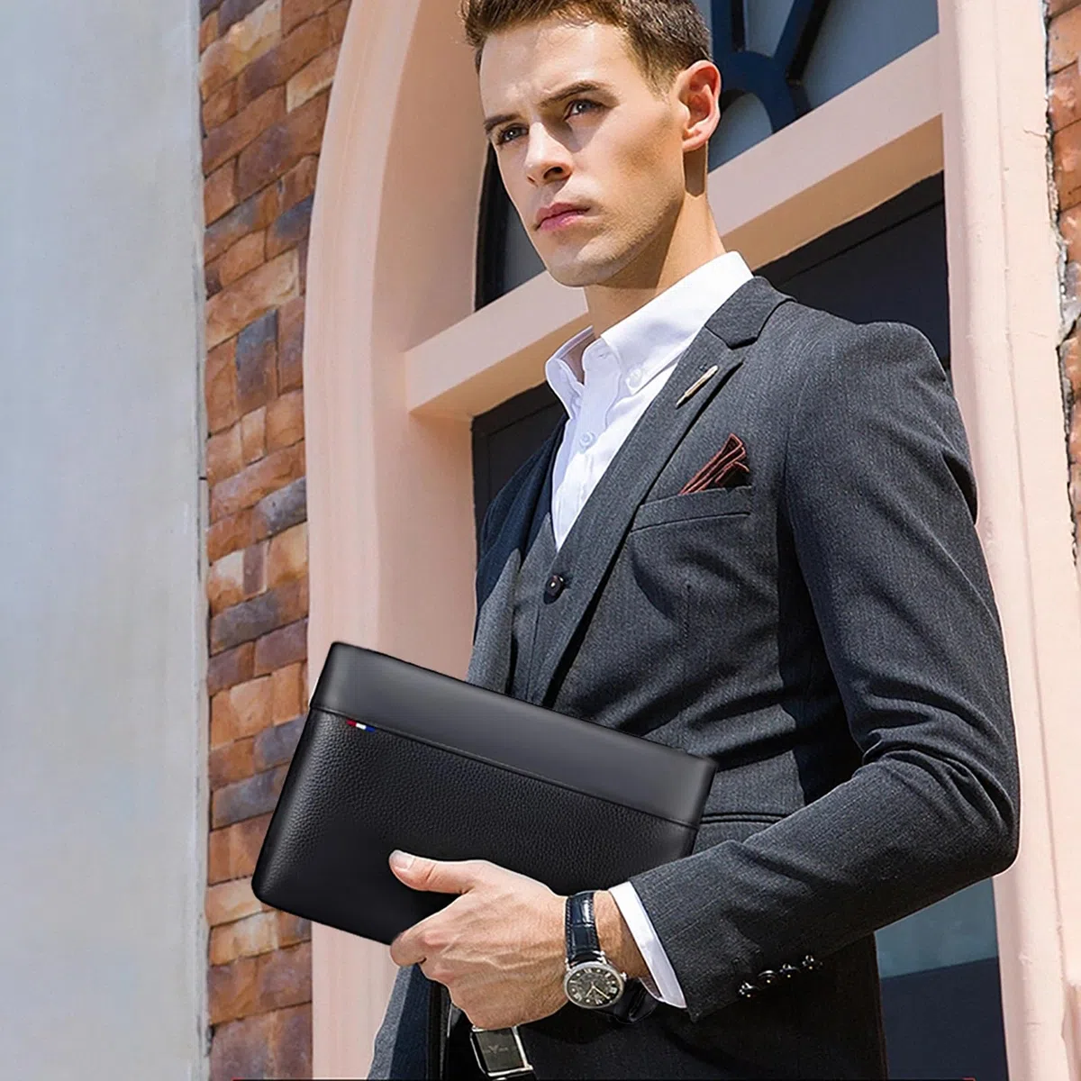 Leathario Bolso de Mano para Hombre en Piel Auténtica, Bolso Pequeño con Correa de la Muñeca, Gran Capacidad para Oficina Trabajo Conferencias Viajes