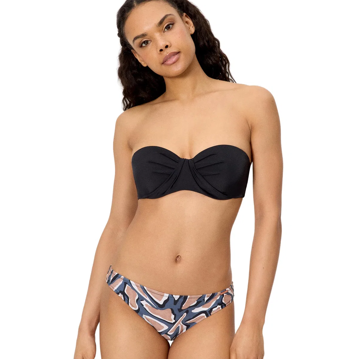YSABEL MORA. Top Bikini Bandeau. Top Bikini Bandeau con Aro Y Relleno con Tirantes Desmontables Anudados Al Cuello Opción Sin Tirantes. Colección Beach.