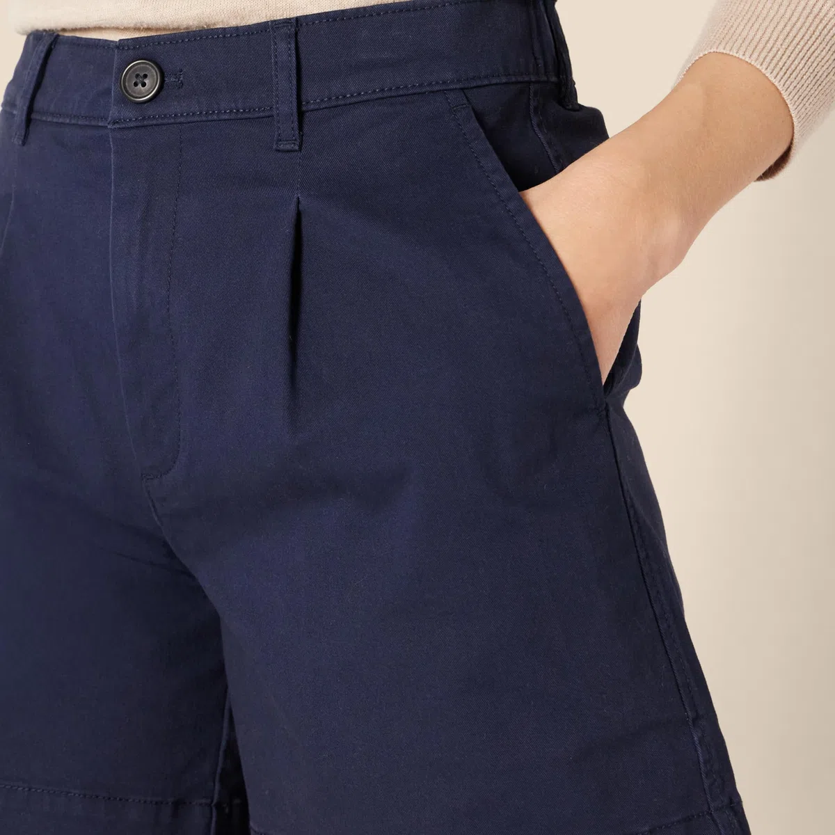 Amazon Essentials Pantalones Cortos de Tiro Alto, Corte Holgado, Cintura Entallada y Parte Trasera Elástica Mujer