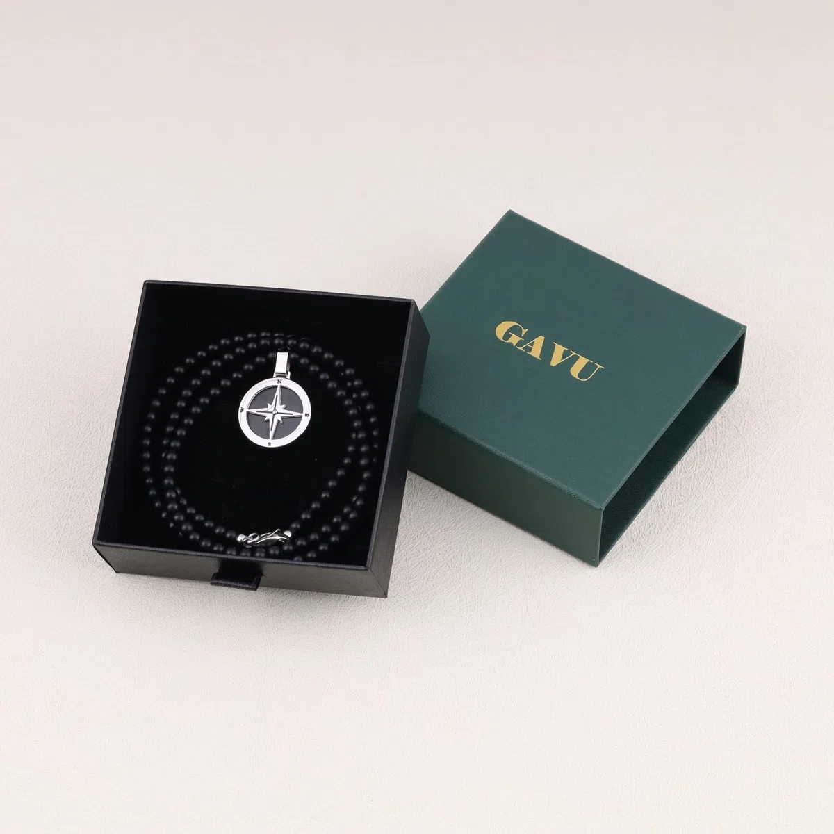 GAVU Collar de Hombres de Cristal Natural y Acero Inoxidable con Colgante Brújula