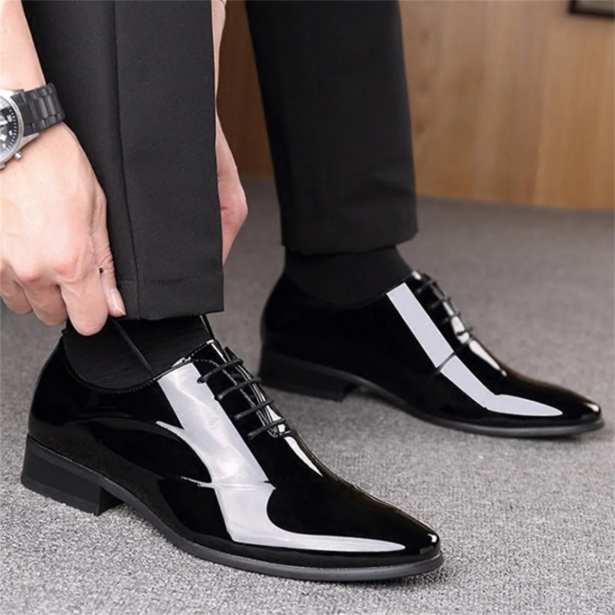 Zapatos de charol para hombre, zapatos de vestir para boda, puntera puntiaguda, con cordones, antideslizantes, zapatos formales de negocios, zapatos de negocios británicos, modernos y versátiles
