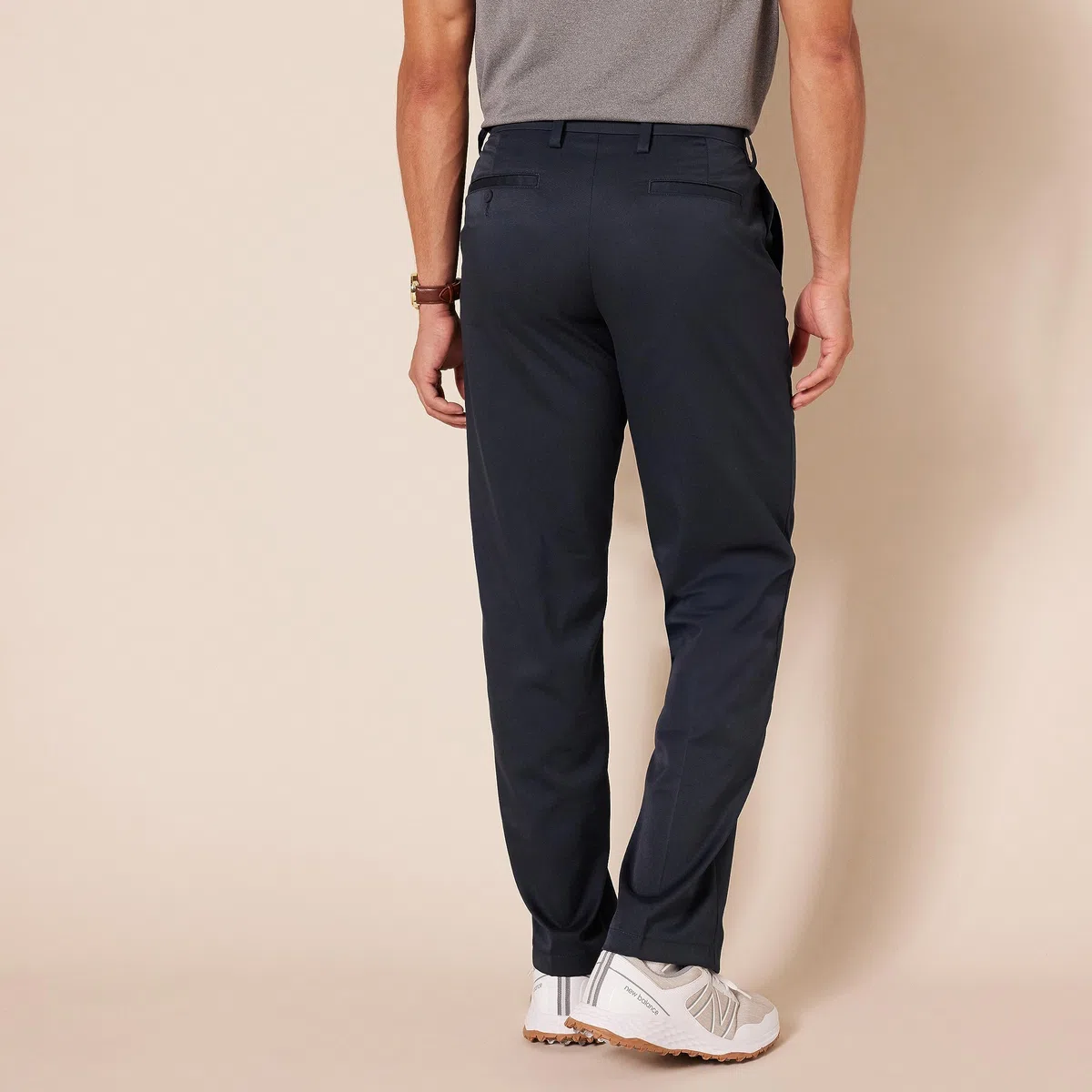 Amazon Essentials Pantalones de Golf Elásticos de Corte Clásico para Todo el Día Hombre, Azul Marino, 34W / 32L