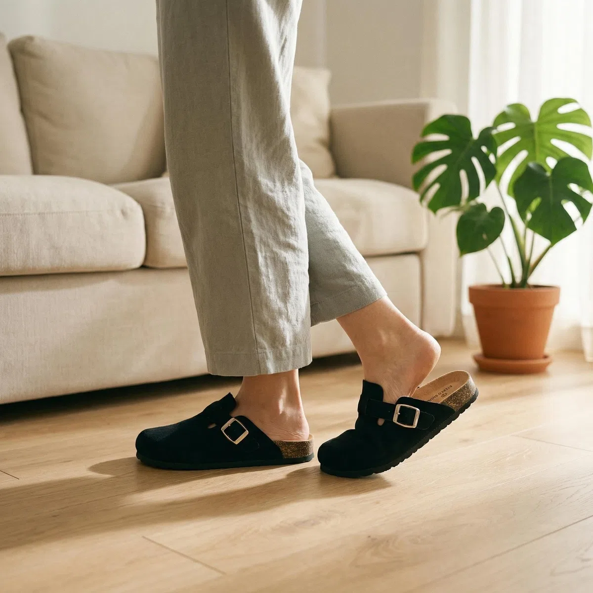Zuecos Mules Mujer Cómodos de Corcho Cerrados con Hebilla Ajustable Pantuflas Antideslizantes para Casa Trabajo Jardín, Sandalias Casual Negro Marrón Beige 36-41