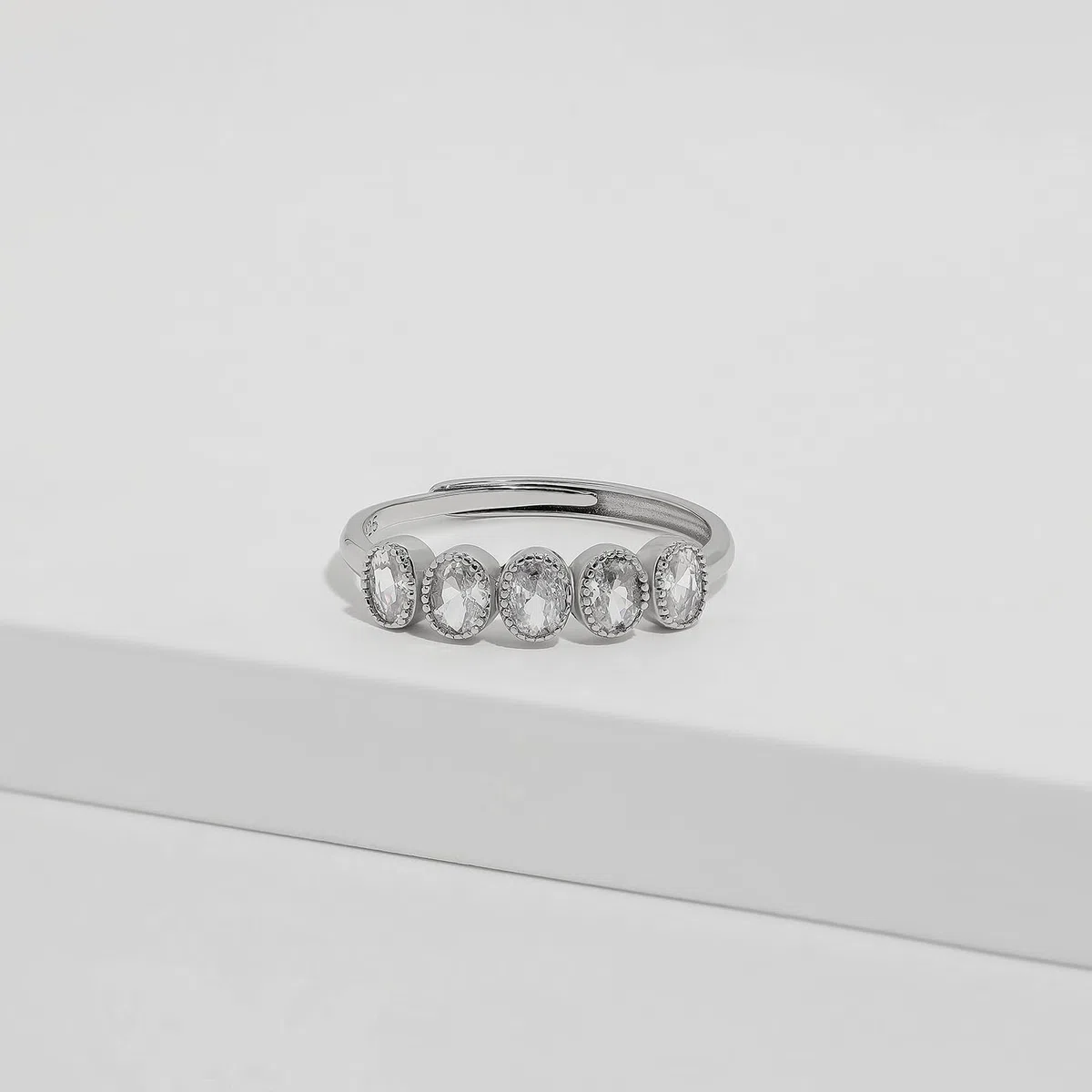Anillo de Diamante Ovalado Meissa para Mujeres y Niñas, Anillo de Compromiso de Plata de Ley 925, Anillo de Promesa, Banda de Eternidad Apilable de Circonita Cúbica, Tamaño Ajustable 4.5-18.5