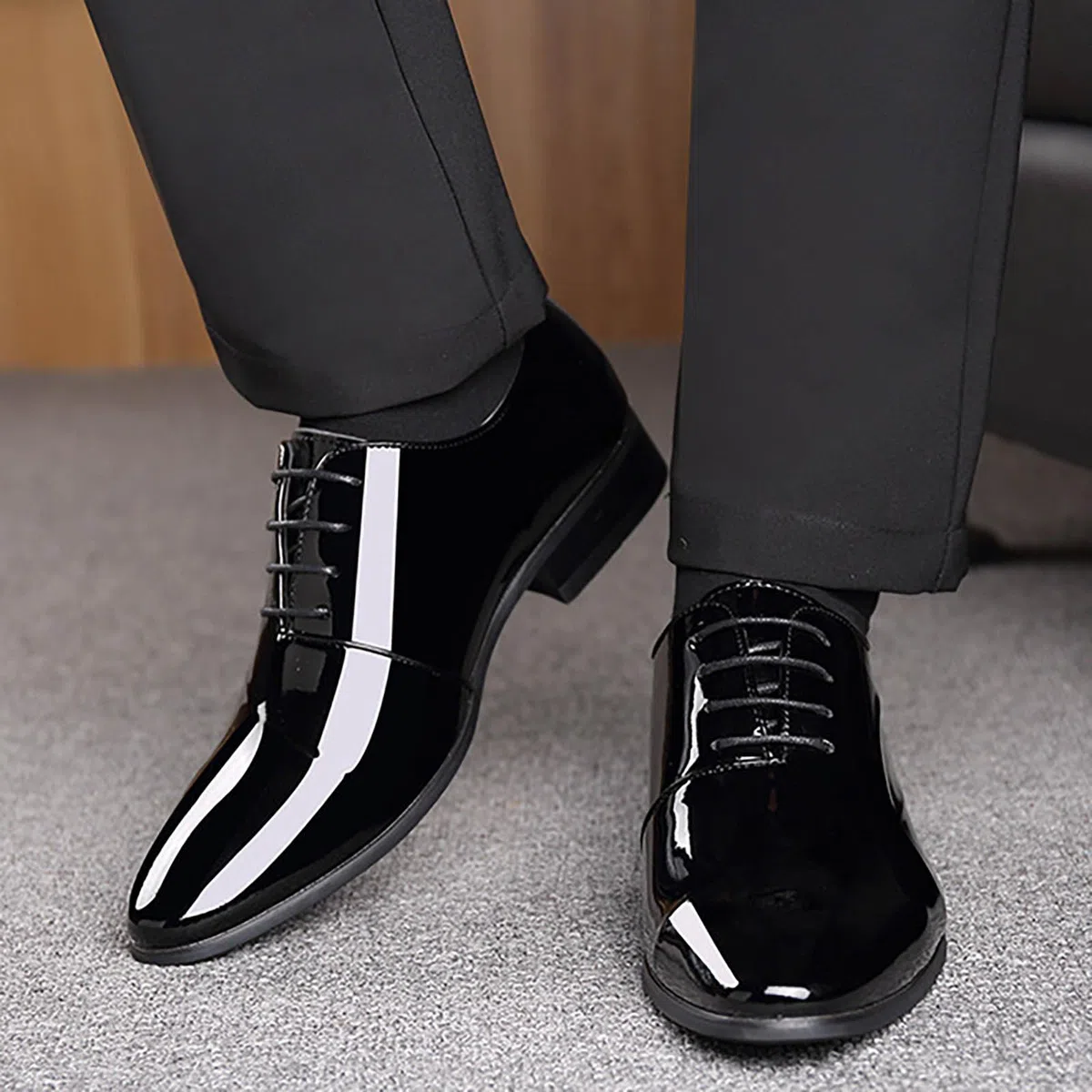 Zapatos de charol para hombre, zapatos de vestir para boda, puntera puntiaguda, con cordones, antideslizantes, zapatos formales de negocios, zapatos de negocios británicos, modernos y versátiles