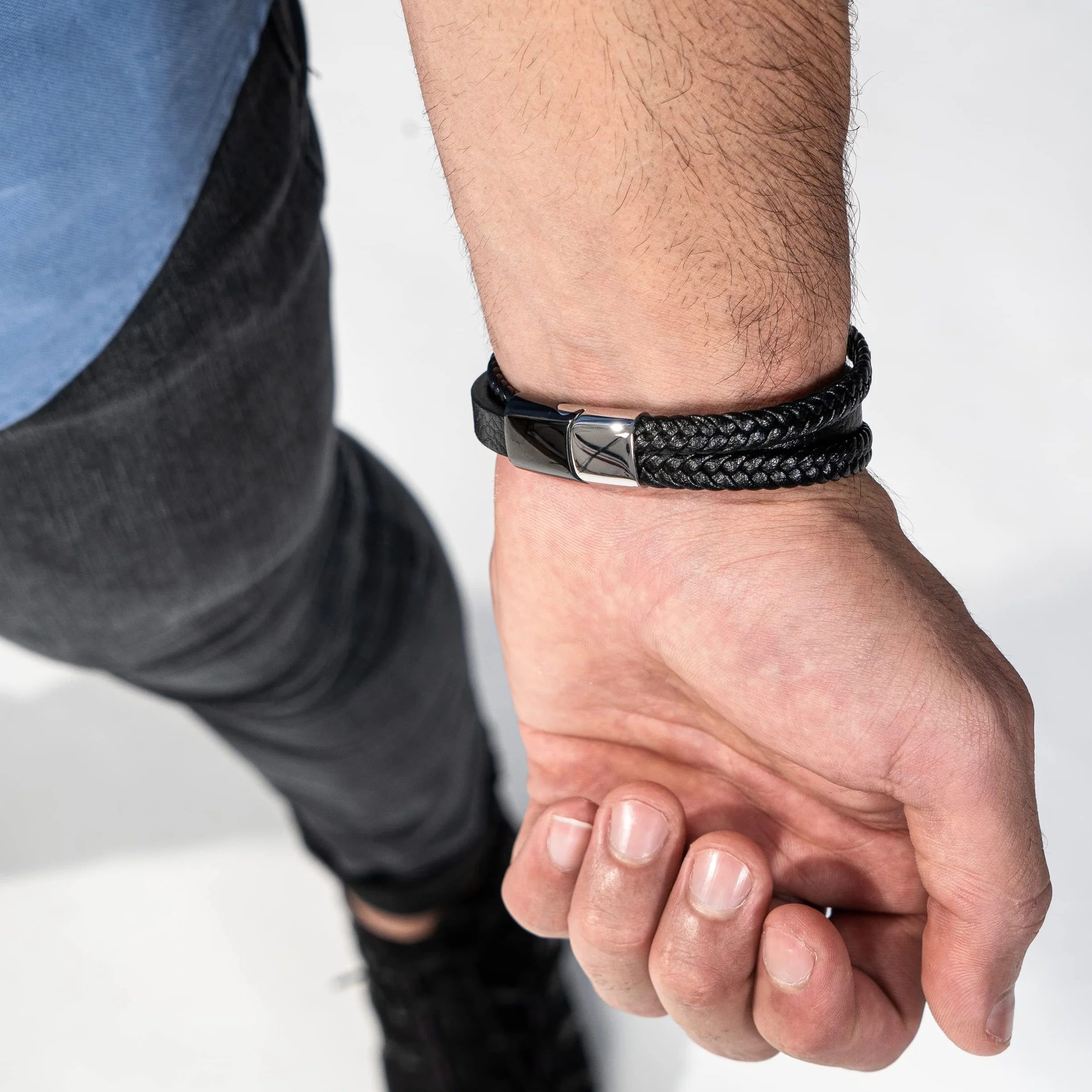 SERASAR | Pulsera de Cuero Premium [Glory] para Hombre en Negro | Cerradura Magnética de Acero Inoxidable en Plata y Oro | Joyero Exclusivo | Gran Idea de Regalo
