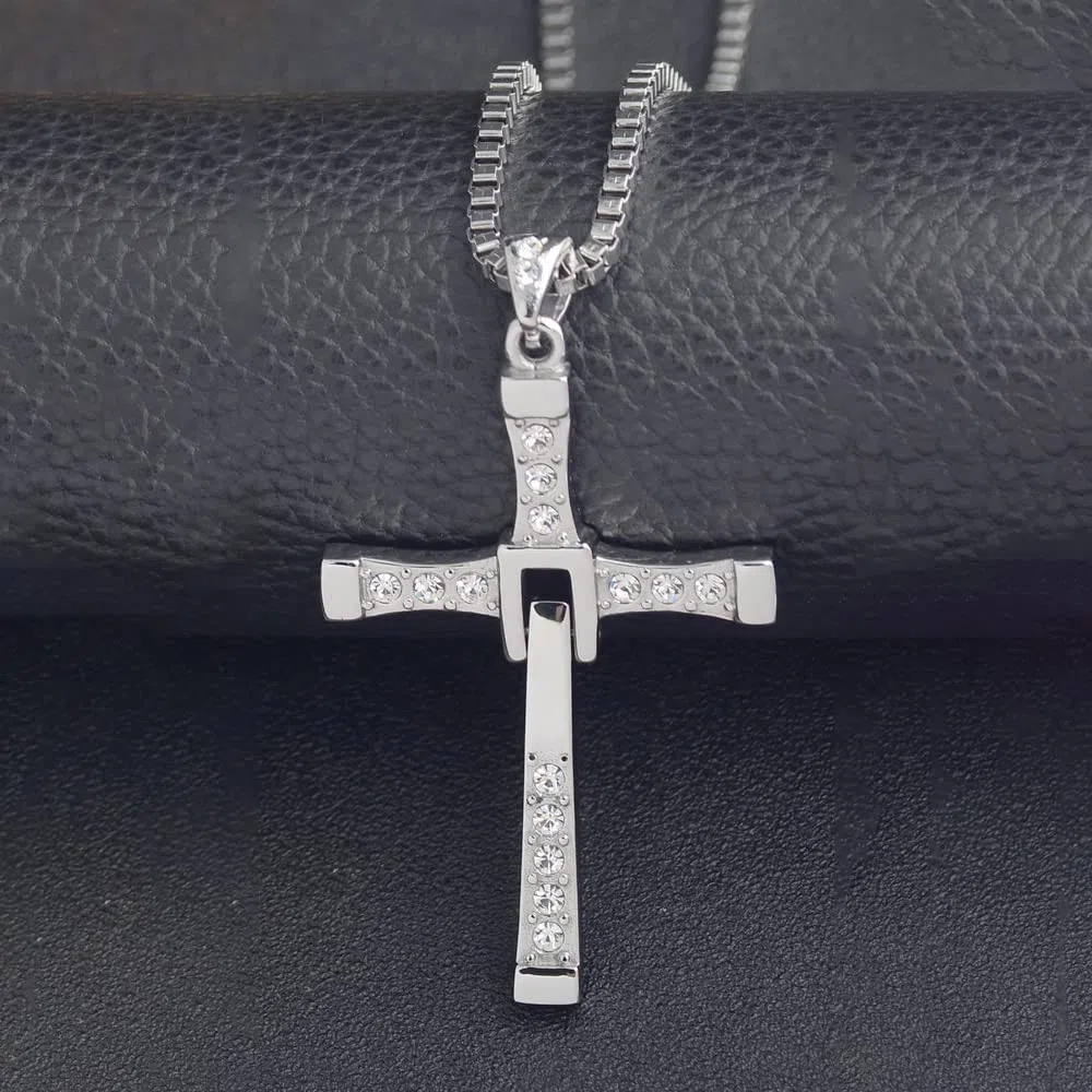 Collar de Cruz de Acero Inoxidable,YUEYUEKE Joyería de acero de reducción 1:1, incrustadas con diamantes de imitación, regalo para marido/parientes/amigo (caja de regalo), Acero inoxidable
