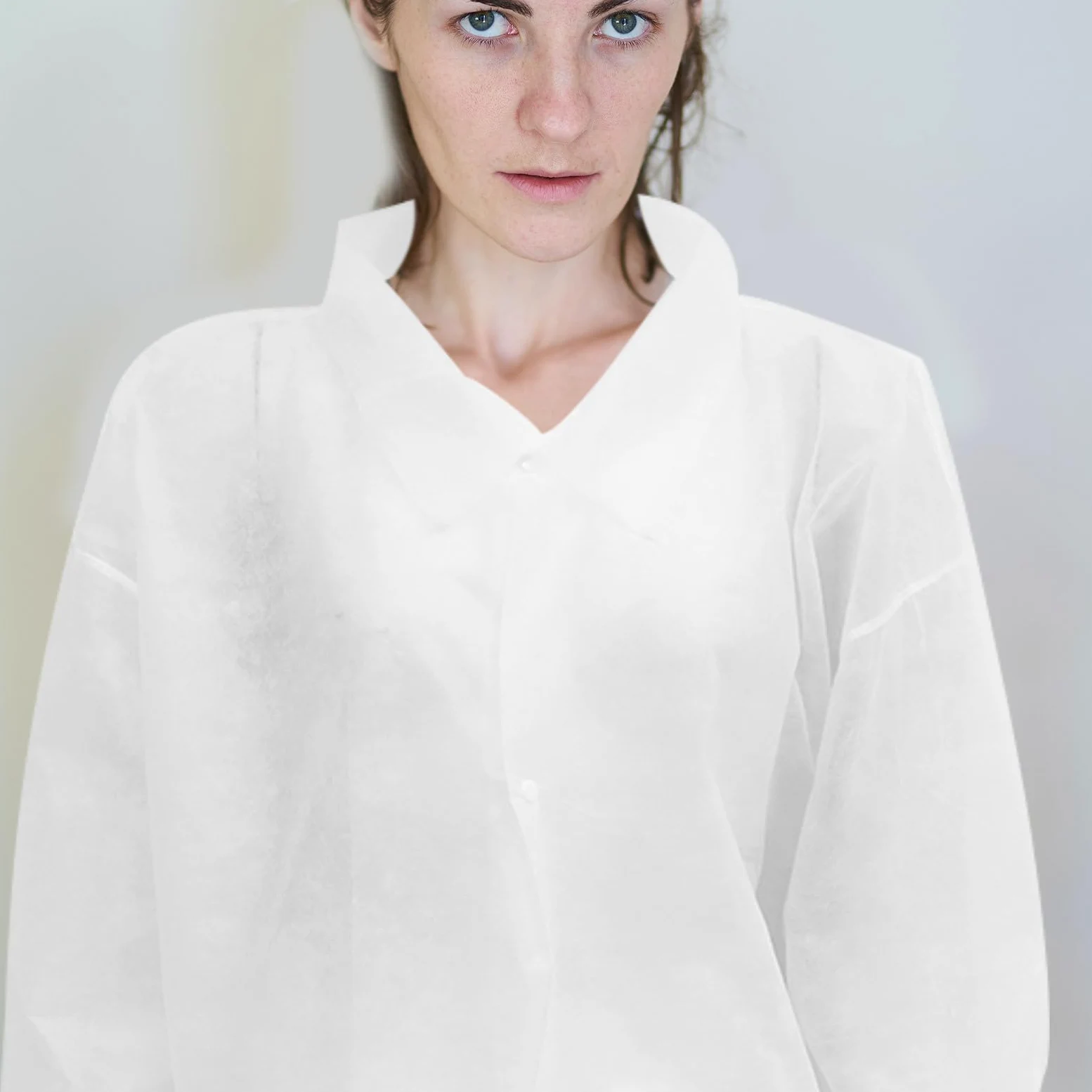 Batas de Desechables de Manga Larga Varios Estilos 10 Ropa Laboral Protectora de Tela No Tejida para Laboratorios y Pintura Varios Estilos