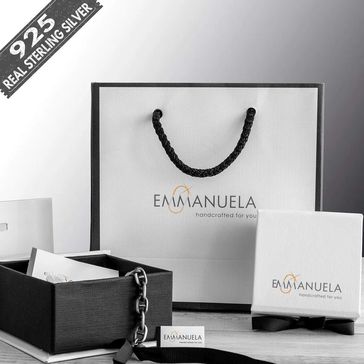 Pendientes Huggie Triangulares Martillados para Hombre, Plata de Ley 925, Diseño Masculino Atrevido, Hipoalergénico - Hechos a mano por Emmanuela