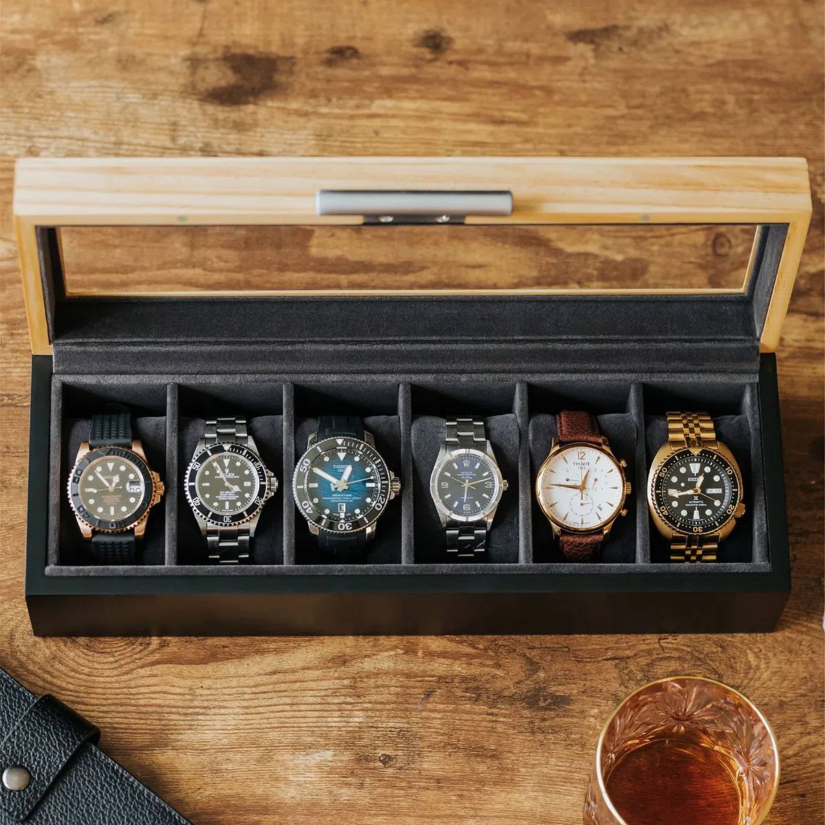 Case Elegance Caja Moderna para Relojes de Dos Tonos Pino y Gris Oscuro con Asa de Aluminio de 6 Ranuras con Vidrio Real | Caja de reloj, mango de aluminio moderno, parte superior de cristal real