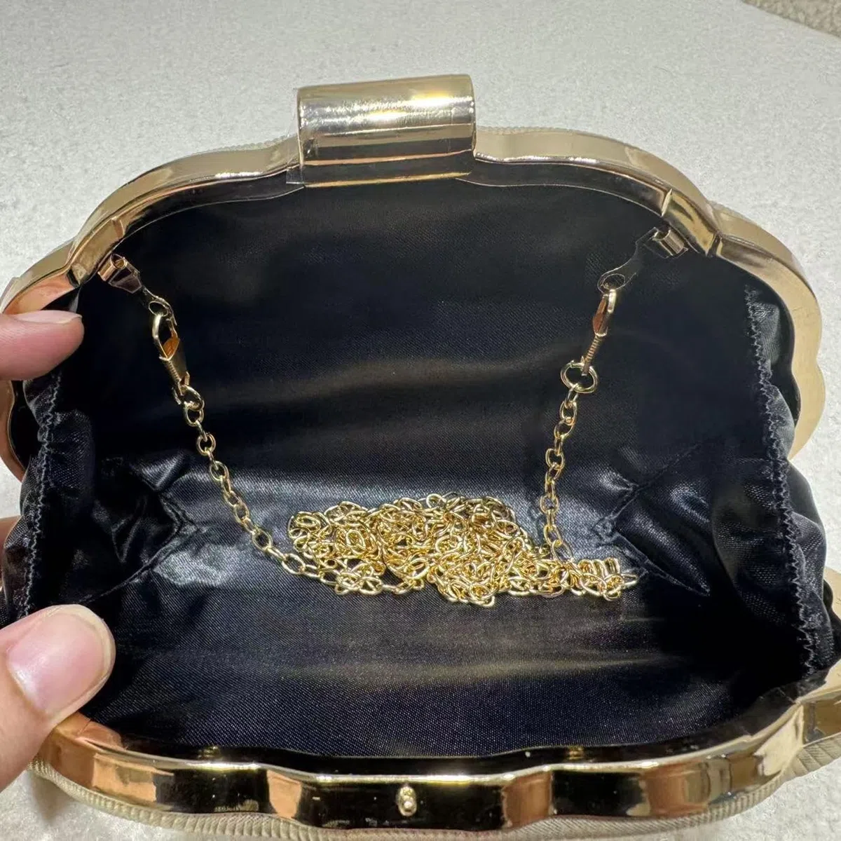 Clutch Dorado De Noche Para Mujer Elegante,Correa De Cadena En Piel Sintética Dorada Moderna | Bolsos para cóctel, boda y graduación,, uso diario, eventos formales y ocasiones casuales elegantes