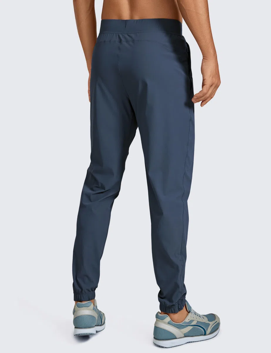 CRZ YOGA Athletic Joggers para Hombre Ligero Ejecutar Formación Pantalones con Bolsillos con Cremallera y Cremalleras de Tobillo 29"