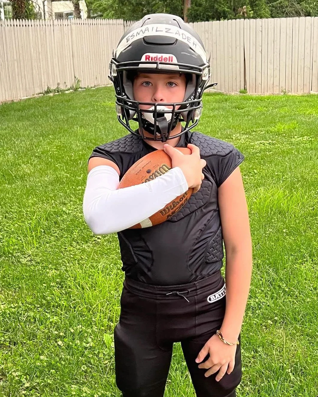 COOLOMG Camiseta de fútbol para niños, acolchada, protección del pecho, protección de hombros, protección de baloncesto, béisbol, camiseta de compresión para niños, multiusos