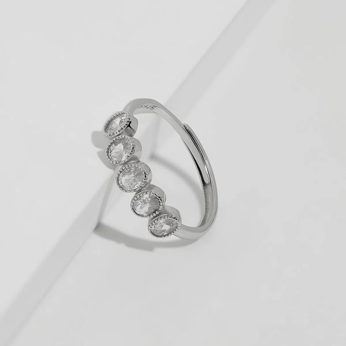 Anillo de Diamante Ovalado Meissa para Mujeres y Niñas, Anillo de Compromiso de Plata de Ley 925, Anillo de Promesa, Banda de Eternidad Apilable de Circonita Cúbica, Tamaño Ajustable 4.5-18.5