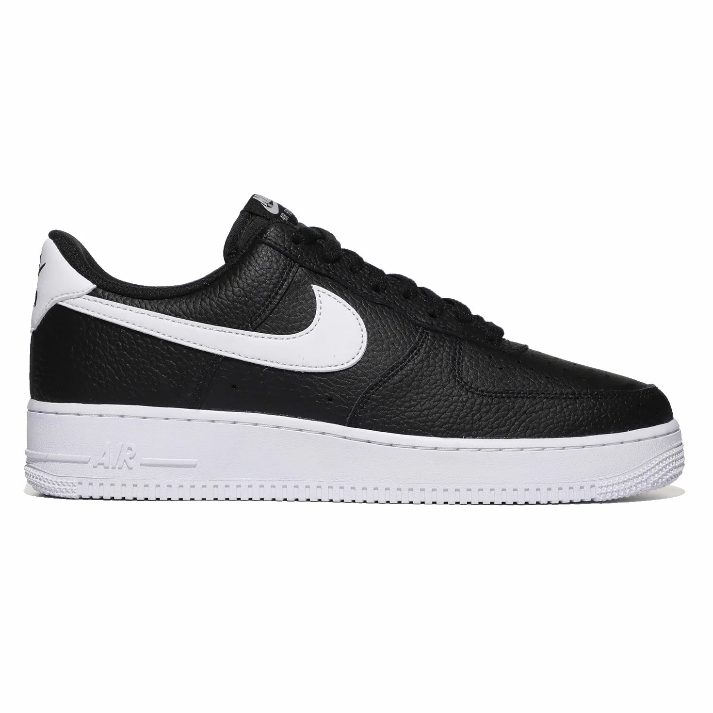 NIKE Men's Air Force 1 '07Basketball Shoe