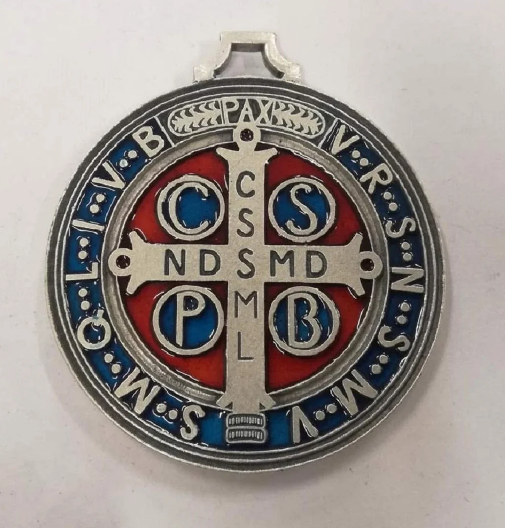 San Benito Medalla chapeada plata pintada a mano - Diámetro 7 cm