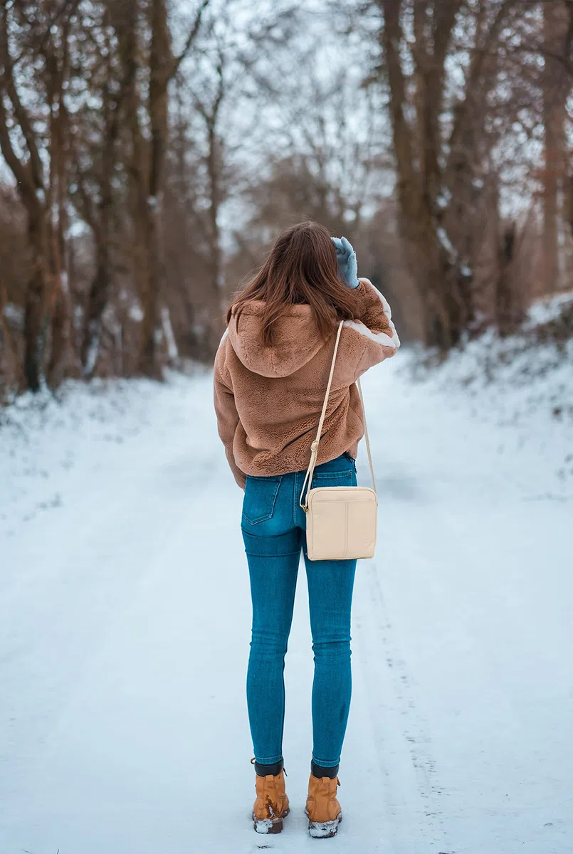 Gigi - Bolso Bandolera Pequeño de Piel Auténtica - Bolsito Cruzado con Correa Ajustabl - Bolso de Mano para Mujer - Othello 22-29