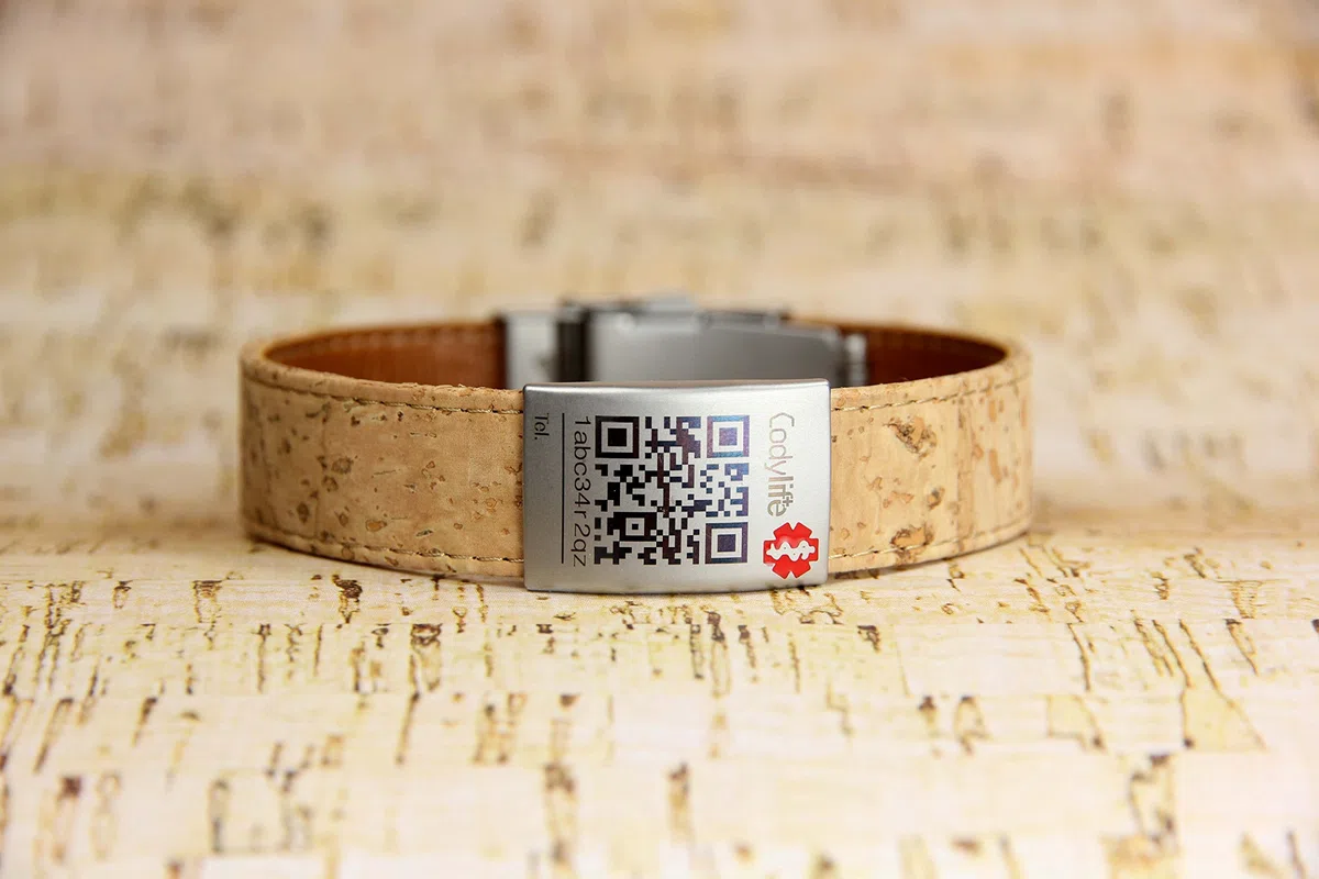 Pulsera identificativa, Codylife Nature. Brazalete de corcho muy resistente y cierre de seguridad. Con código QR.