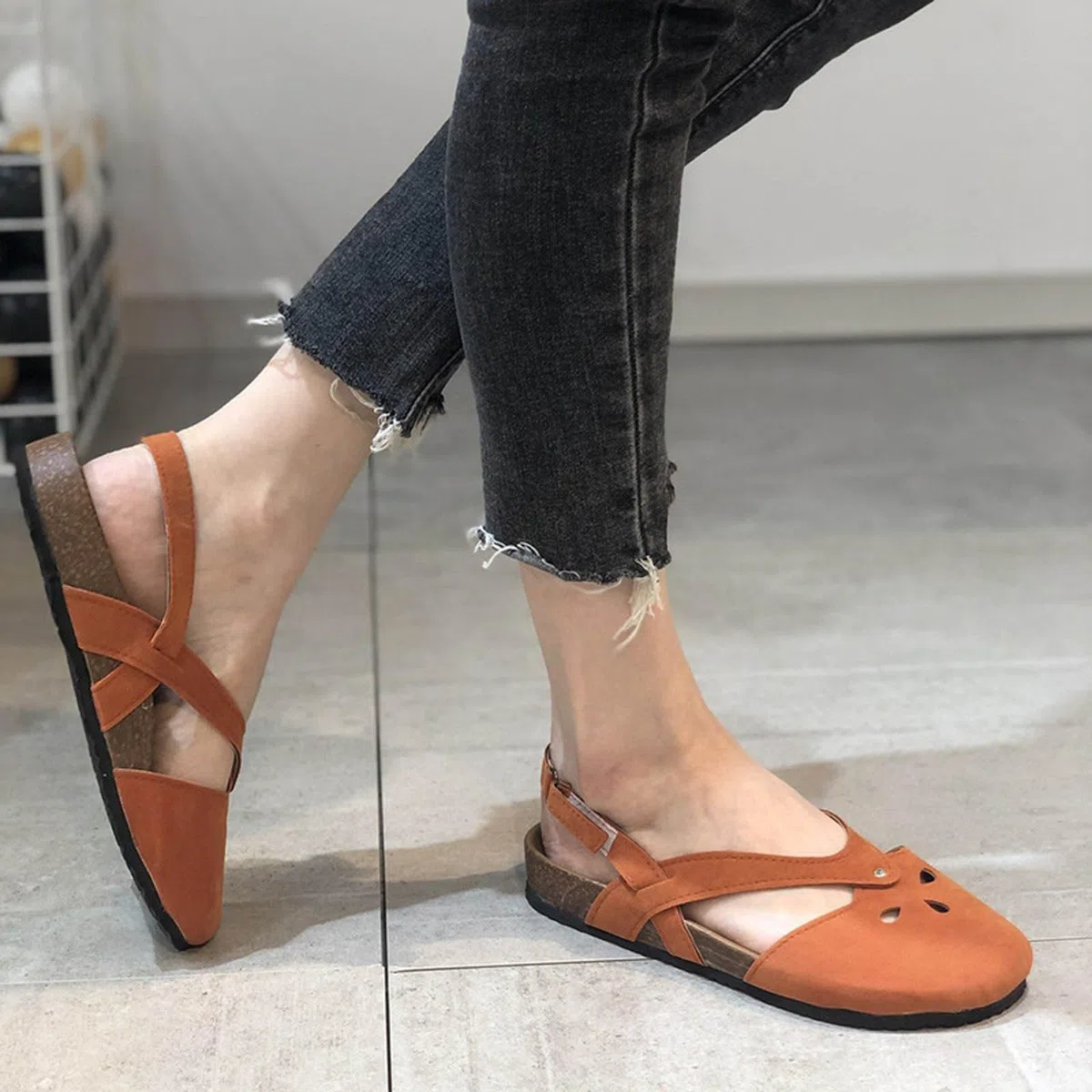 HAOLEI Zapatos Verano Mujer,Sandalias Mujer Comodas Hueco Sandalias Ajustable con Hebilla Casual Sandalia de Planas con Punta Cerrada Moda Minimalismo Zapatillas Comodas de La Playa
