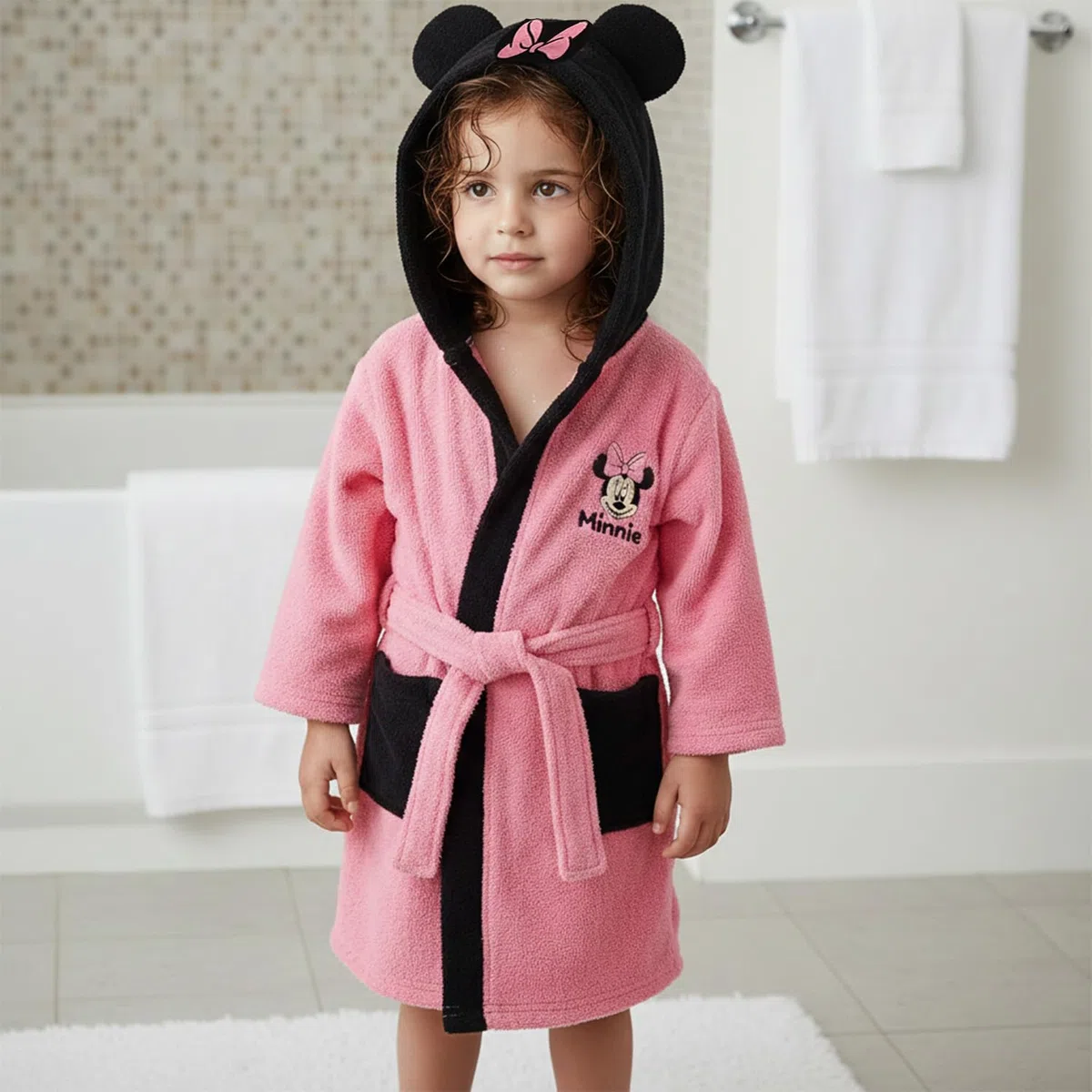 Disney - Albornoz Minnie con lazo pequeño - Bolsillos laterales - Cordón - 100% Poliéster - Rosa