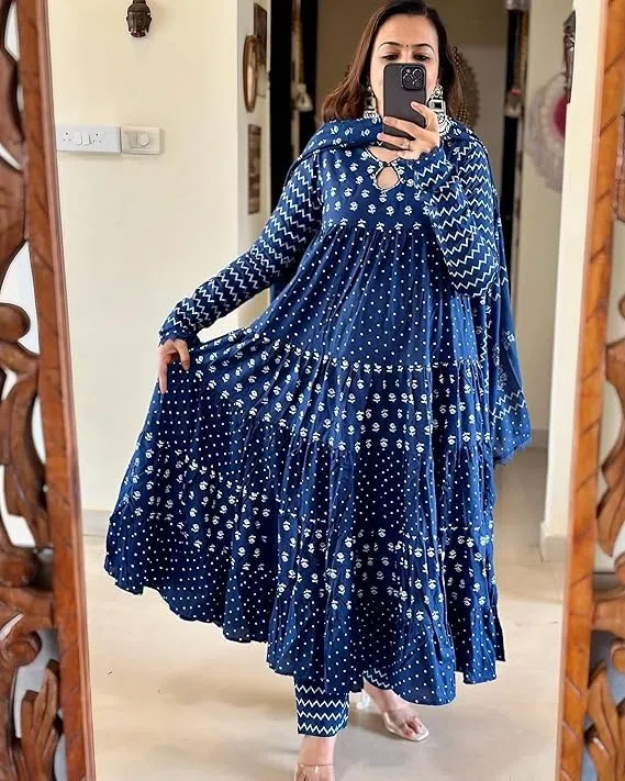 Pantalón Kurta de algodón índigo con estampado a mano para mujer con Dupatta