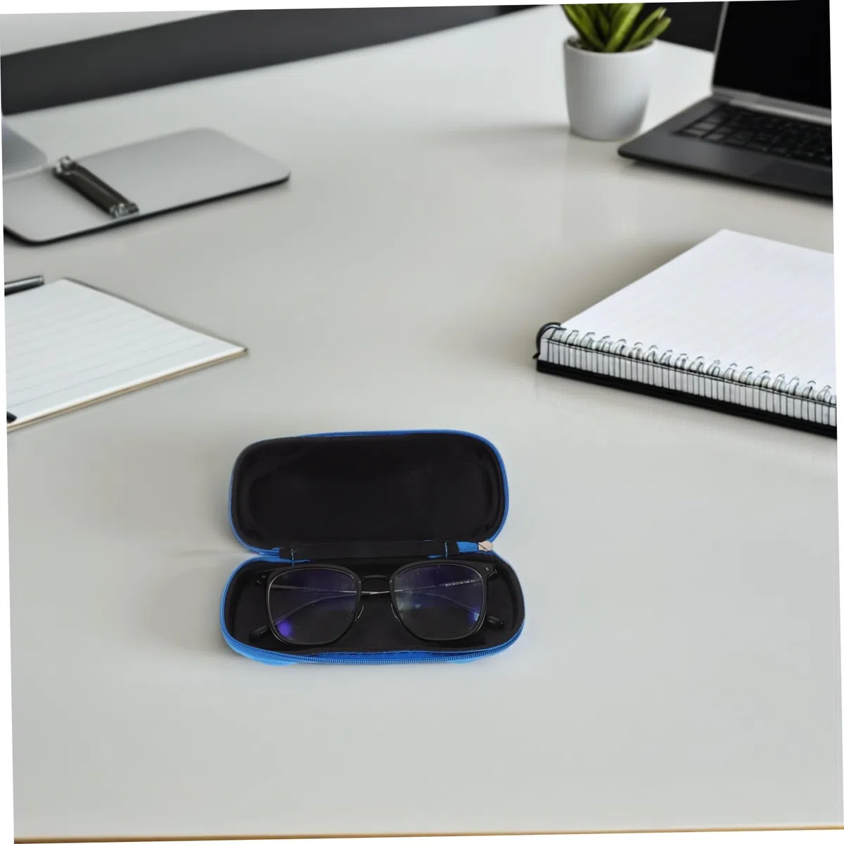 Ipetboom Estuche Portátil y Colorido para Gafas de Sol con Forma de Coche para Niños Resistente Presión Adecuado para Viajes y Uso en Mochila