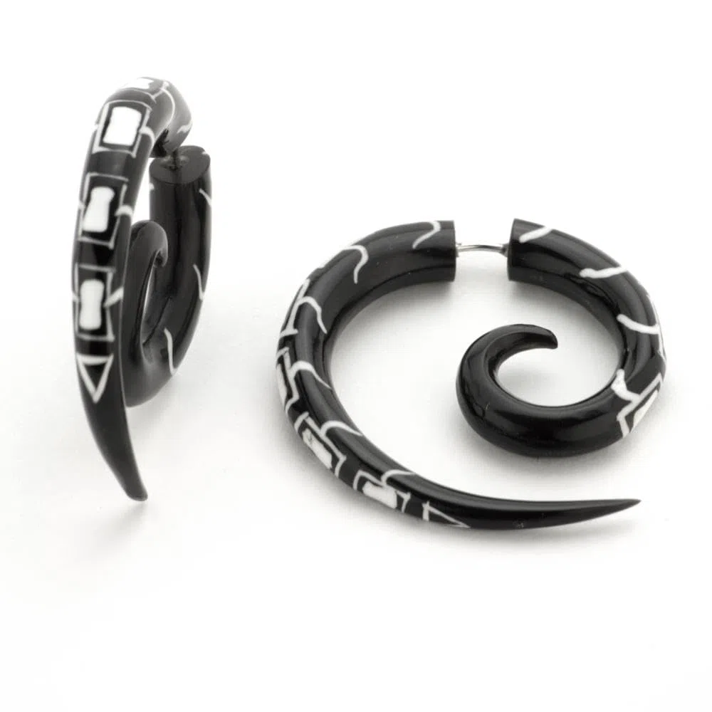 81stgeneration Pendientes de Calibre Falso en Espiral de Cuerno Negro | Expansores Falsos Tribales para Mujer | Dilatadores Falsos Bohemios | Joyería Gótica Surfera Hecha a Mano