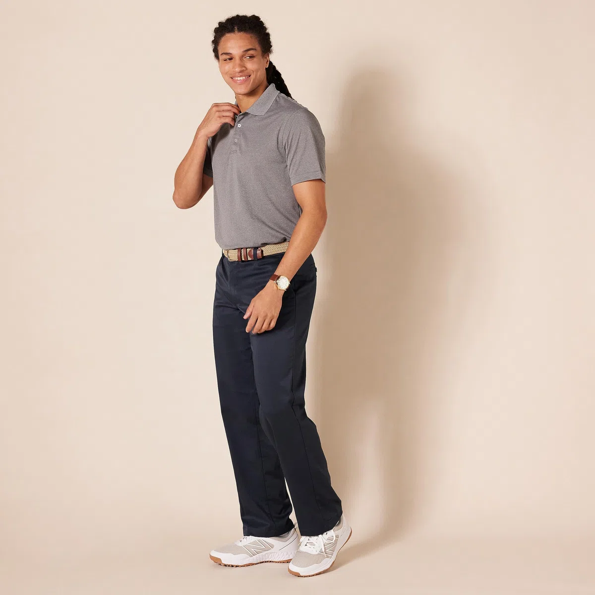 Amazon Essentials Pantalones de Golf Elásticos de Corte Clásico para Todo el Día Hombre, Azul Marino, 34W / 32L