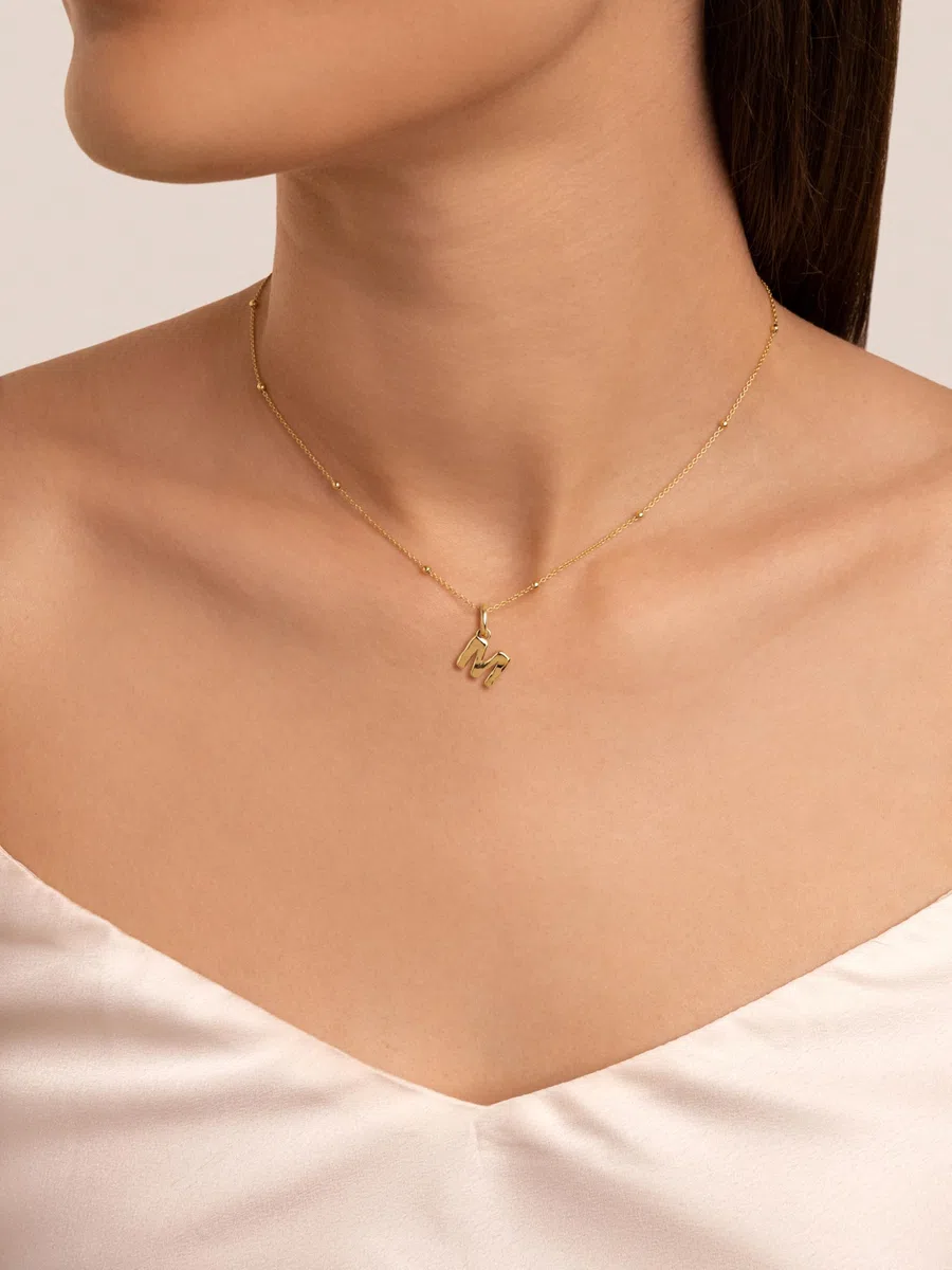 SINGULARU - Charm Letter Organic. Colgante en Plata de Ley 925 con Acabado Baño de Oro 18Kt. Combinable con Collar. Joyas para Mujer. Letras A - Z