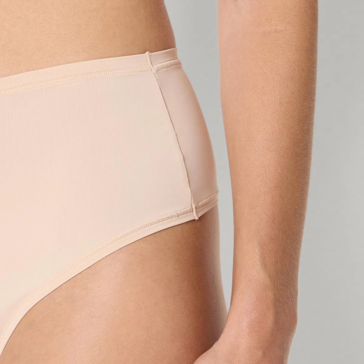 Amazon Essentials Tangas de Microfibra (Hilo y Tanga de Tiro Alto) Mujer, Pack de 6