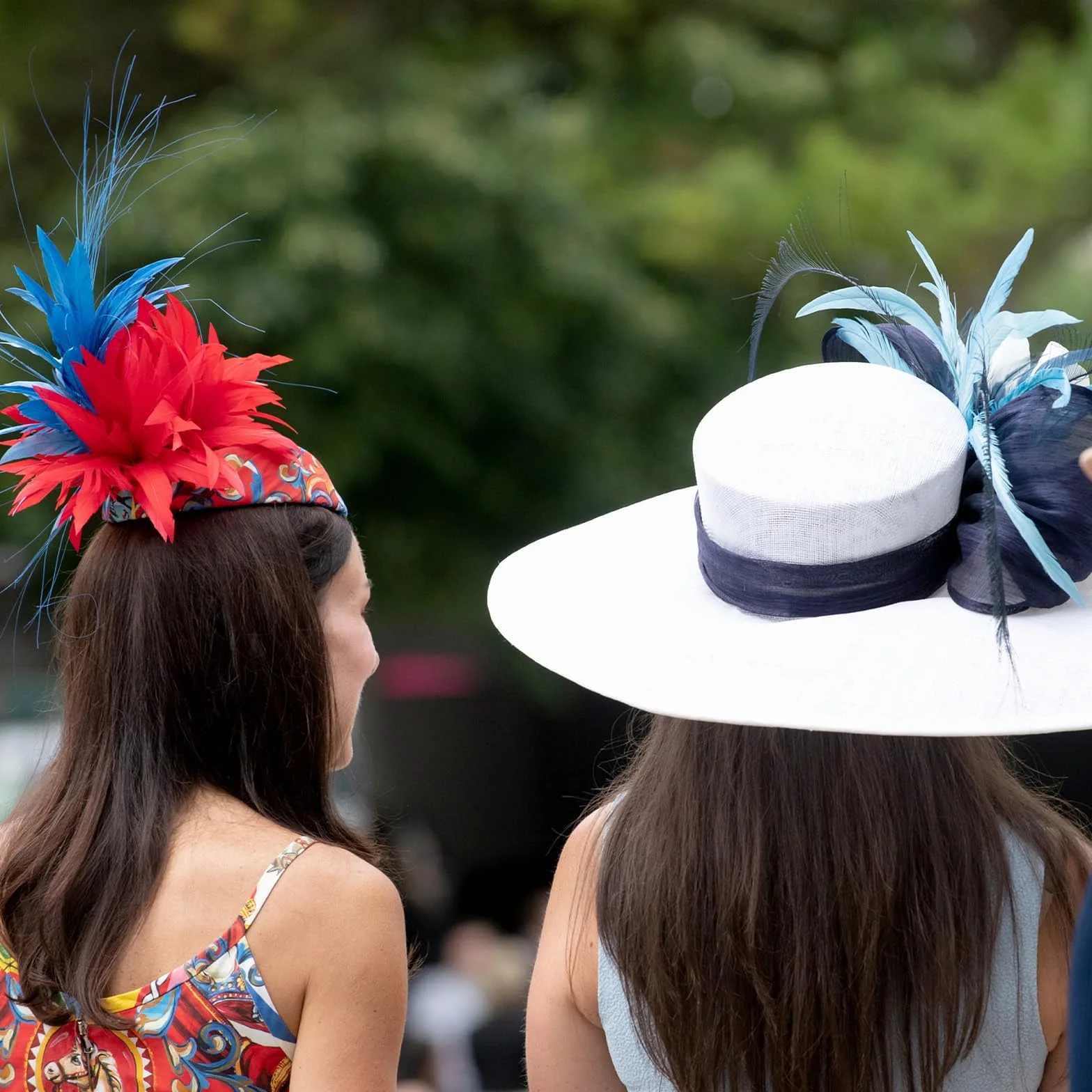 PATIKIL Pinza de Pelo Floral, 2Pcs Elegante Broche de Flor y Pluma para Sombrero de Seda de Boda, Fiesta, Baile, Banquete, Traje de Vestir, Rosa Con Plumas Negras