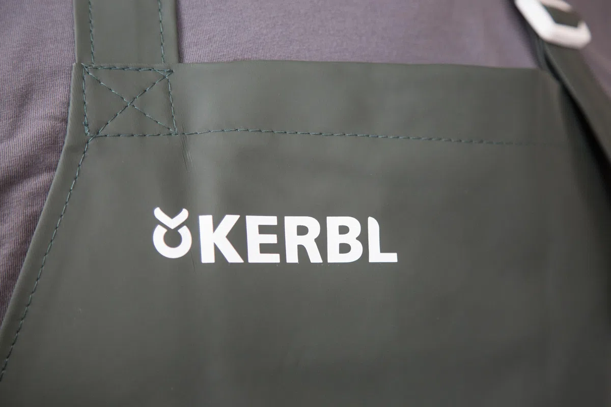 Kerbl 15615 Premium - Delantal (140 cm de largo, 124 cm de ancho, XL)